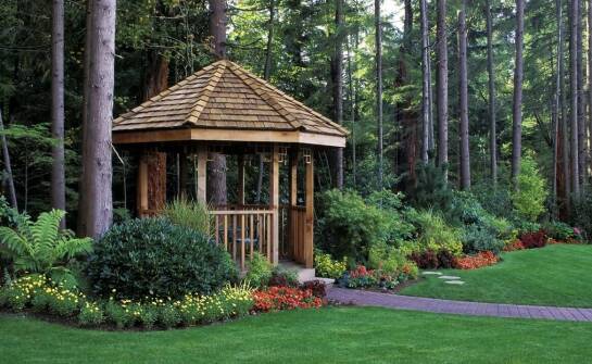 Gabiony – zastosowania, zalety i inspiracje aranżacyjne w ogrodzie