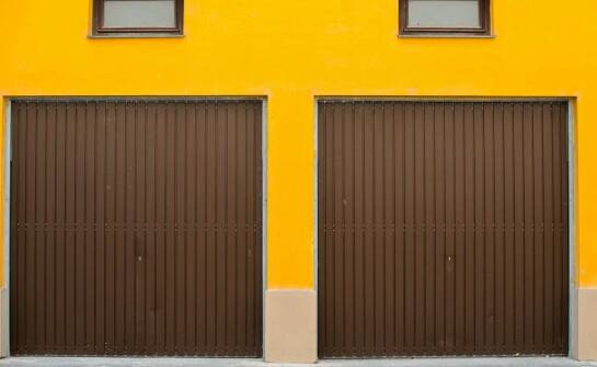 Jak wybrać solidne bramy garażowe i ogrodzenia do domu i firmy