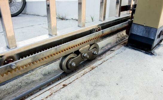 Najważniejsze informacje na temat bram przesuwnych – co warto wiedzieć?