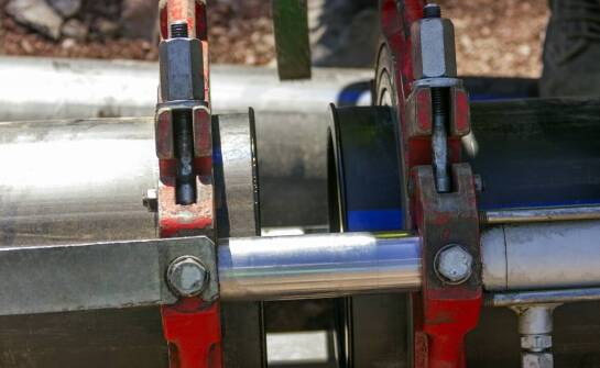 Bramy rolowane – zastosowania, zalety i najważniejsze cechy rozwiązań