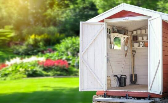 Wiaty ogrodowe – inspiracje i praktyczne pomysły do aranżacji ogrodu