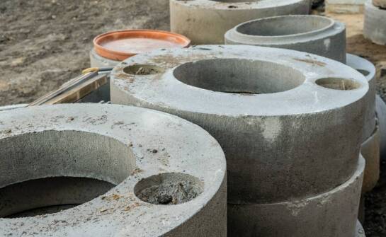 Donice betonowe – trwałość i design w aranżacji przestrzeni z Unipol Carbon-Steel