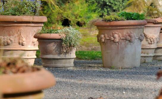 Donice z betonu – trwałe i stylowe rozwiązanie do każdego ogrodu