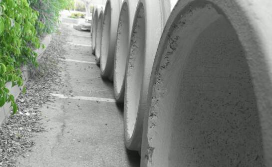 Donice z betonu – trwałe rozwiązania do aranżacji ogrodu i tarasu