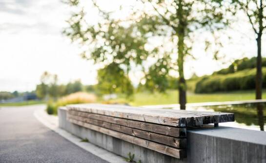 Ława betonowa – zastosowanie, rodzaje i inspiracje do aranżacji wnętrz