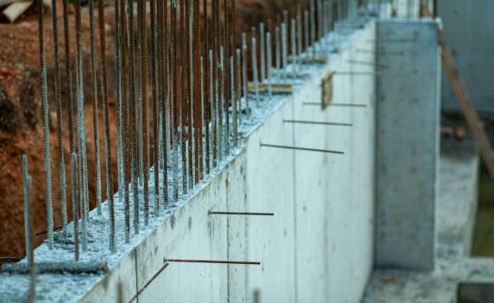 Nadproża z betonu – trwałość i zastosowania w budownictwie oraz remontach