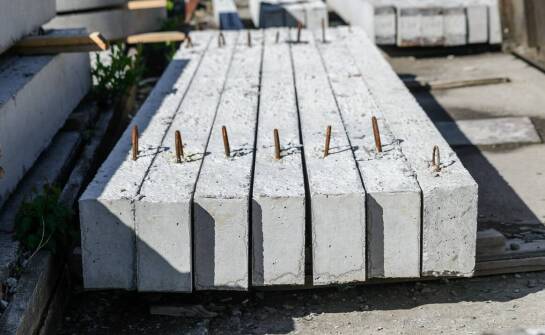 Zastosowania i zalety płyt betonowych w aranżacji przestrzeni zewnętrznych