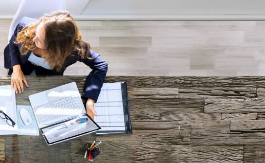 Jak wybrać idealną deskę podłogową? Najważniejsze kryteria wyboru