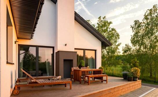 Tarasy drewniane — zalety, inspiracje i praktyczne porady dla domu