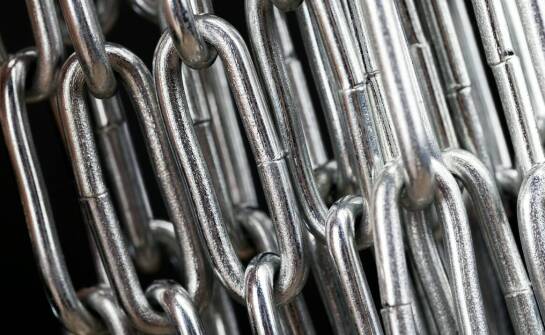 Rodzaje i zastosowania łańcuchów – co warto wiedzieć przed wyborem?