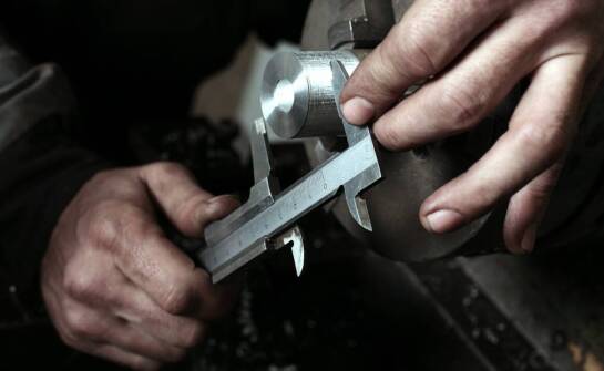 Sprawdzone sposoby mocowań – przegląd technik i praktyczne zastosowania