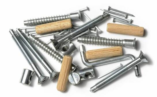 Jak wybrać idealne wkręty do drewna? Praktyczne porady i zastosowania