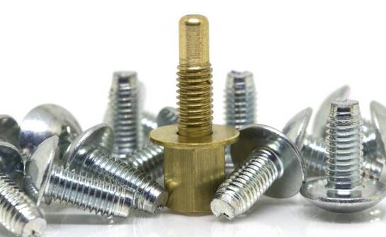 Rodzaje i zastosowania śrub – praktyczne porady dotyczące wyboru