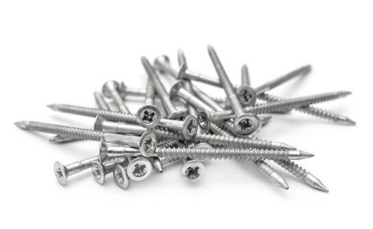 Rodzaje śrub i ich zastosowanie – wszystko, co warto wiedzieć przed zakupem