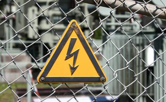 Zasilanie awaryjne – kluczowe informacje o bezpieczeństwie energetycznym