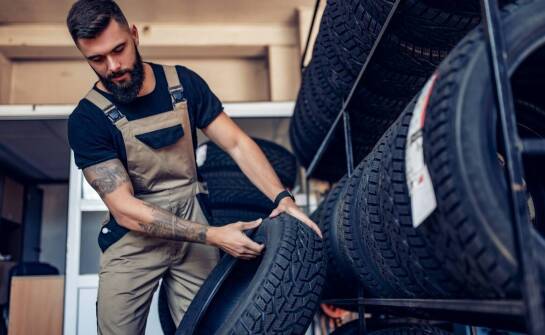 Jak przebiega odbiór zużytych opon i co warto wiedzieć o recyklingu