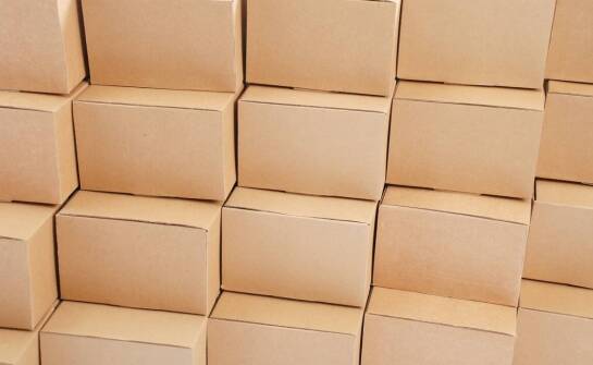 Jak wybrać odpowiednie kartony do pakowania i przechowywania przedmiotów