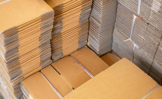 Jak powstają opakowania z kartonu? Proces produkcji i zastosowania