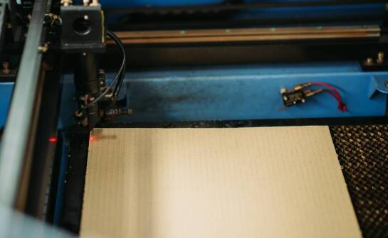 Zastosowania tektury w codziennym życiu – praktyczne inspiracje i porady