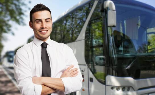 Jak wybrać bezpieczny i wygodny transport osób – najważniejsze wskazówki