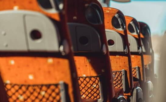 Jak wygląda proces wynajmu autokaru i na co zwrócić uwagę przed wyborem