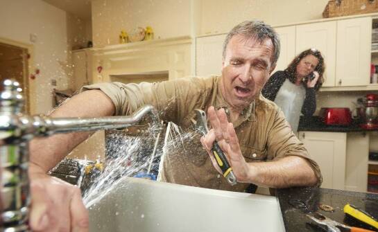 Najważniejsze informacje o pracy hydraulika i jego usługach w domu