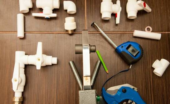 Jak działają instalacje wodno-kanalizacyjne? Najważniejsze informacje