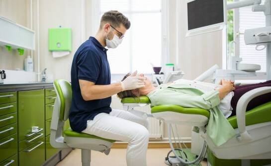 Jak wygląda wizyta w gabinecie stomatologicznym i na co warto zwrócić uwagę