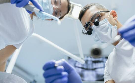 Jakie zabiegi oferuje stomatologia i kiedy warto z nich skorzystać?