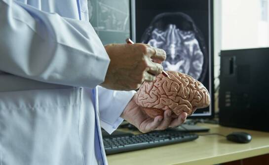 Kiedy warto skonsultować się z neurologiem i jak wygląda wizyta w gabinecie?