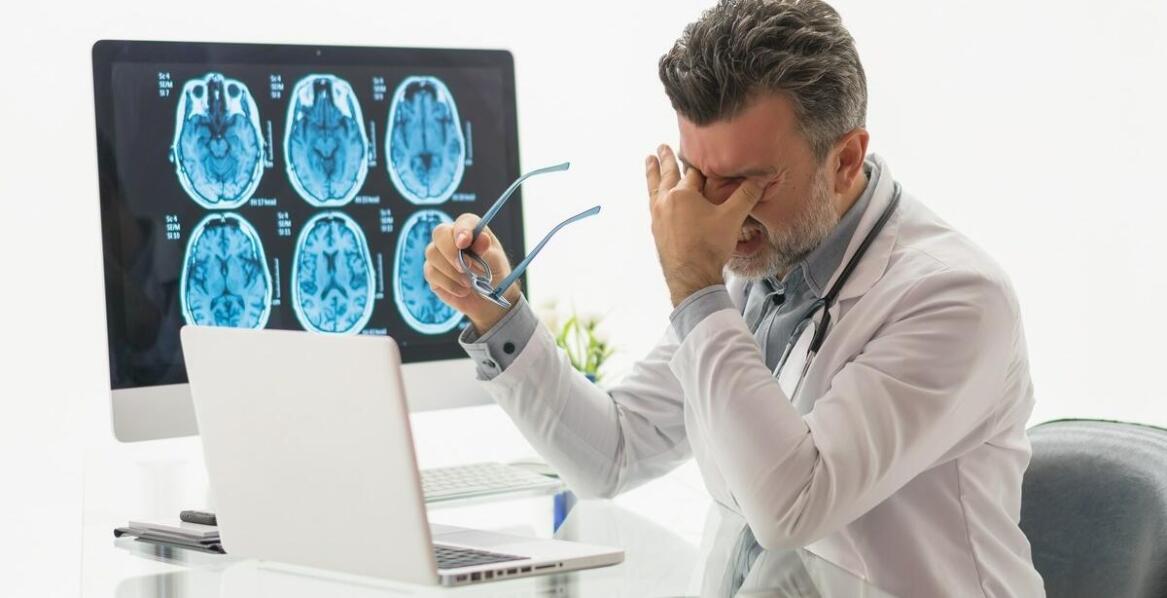 Najczęstsze objawy i przyczyny udaru mózgu – co warto wiedzieć?