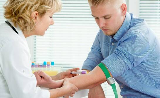 Polineuropatia – objawy, przyczyny i skuteczne metody leczenia