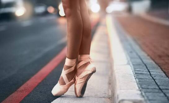 Baleriny skórzane damskie – modne i wygodne obuwie na każdą okazję