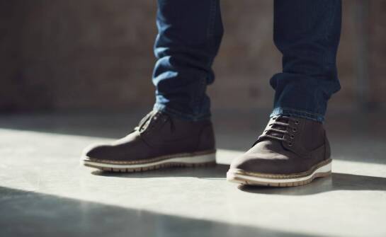 Skórzane sneakersy męskie – na co zwracać uwagę przy wyborze obuwia