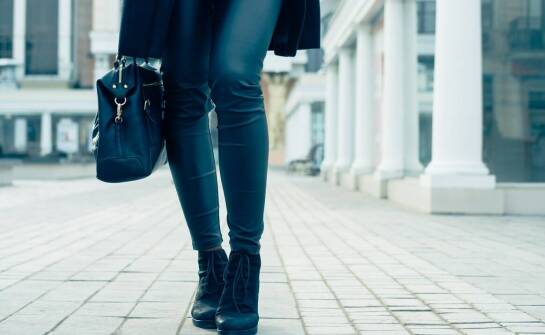 Botki czarne damskie – modne fasony, stylizacje i pomysły na każdy sezon