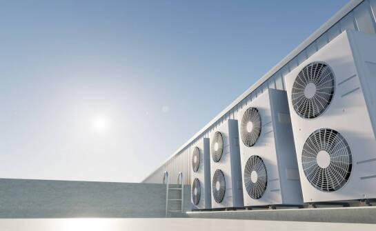 Jak poprawić komfort w upalne dni – praktyczne aspekty użytkowania klimatyzacji