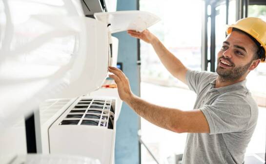 Klimatyzacja w domu i biurze – najważniejsze zalety oraz koszty eksploatacji