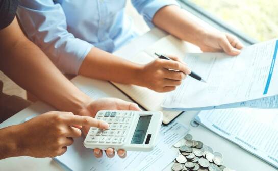 Jak wygląda obsługa finansowa firm i osób prywatnych – najważniejsze informacje