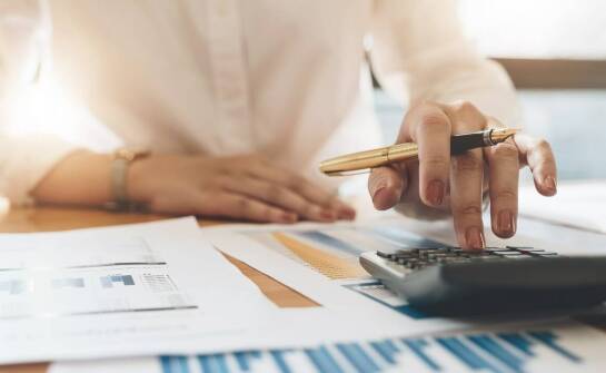 Jak działa obsługa finansowa firm i osób prywatnych – najważniejsze informacje