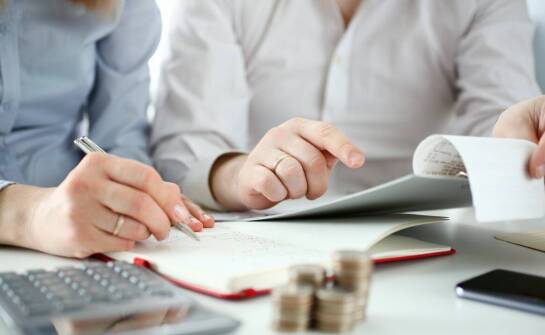 Jak skutecznie zadbać o sprawy finansowe w firmie? Najważniejsze wskazówki