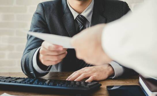 Na czym polega rola pośrednika kredytowego i kiedy warto z niego skorzystać