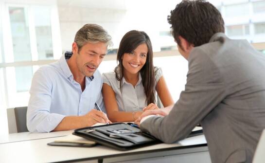 Jak działa pośrednictwo kredytowe i kiedy warto z niego skorzystać?