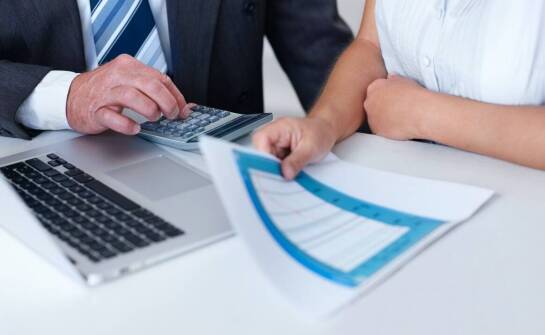 Jak działa doradztwo finansowe i kiedy warto z niego skorzystać?