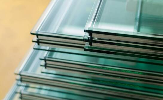 Panele szklane – inspirujące rozwiązania do kuchni i łazienki