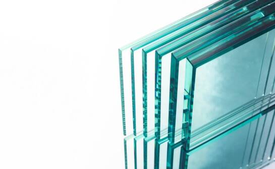 Zastosowanie paneli szklanych w aranżacji wnętrz – trendy i inspiracje