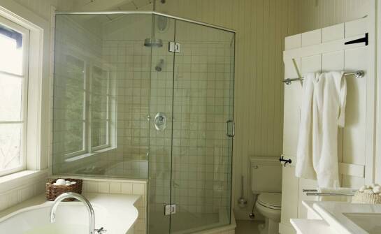 Jak wybrać idealną kabinę prysznicową? Najważniejsze wskazówki i trendy