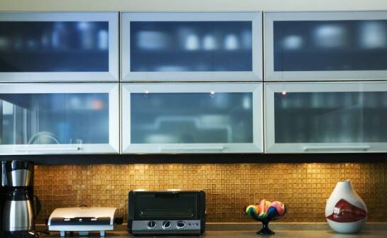 Szkło w kuchni – inspiracje i praktyczne zastosowania w aranżacji wnętrz