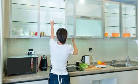 Szkło w aranżacji kuchni – inspiracje i praktyczne zastosowania