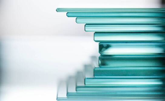 Szklane panele kuchenne Lacobel – zalety, zastosowanie i inspiracje