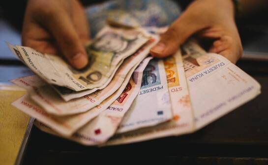 Jak działa kantor wymiany walut i na co zwrócić uwagę przy transakcji